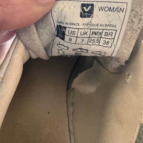 Veja leather sneaker Women’s size 9 - Picture 3 of 4